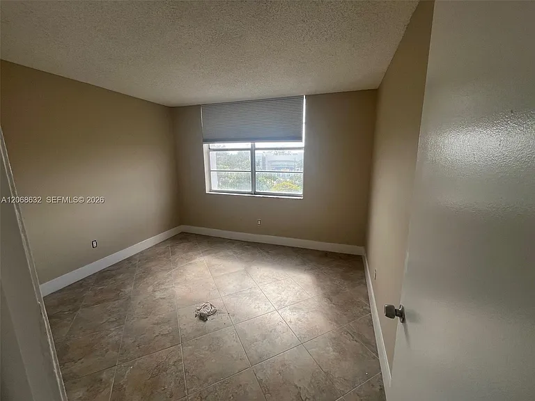 498 NW 165th St #D501 — Photo 6