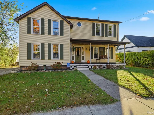 1086 N Saginaw St, Lapeer, MI 48446