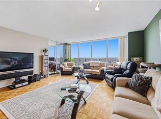 320 Mill St S #1107, Brampton, ON