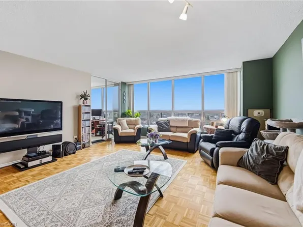 320 Mill St S #1107, Brampton, ON L6Y 3V2