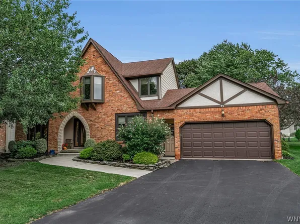 11 Homewood Ct, Williamsville, NY 14221