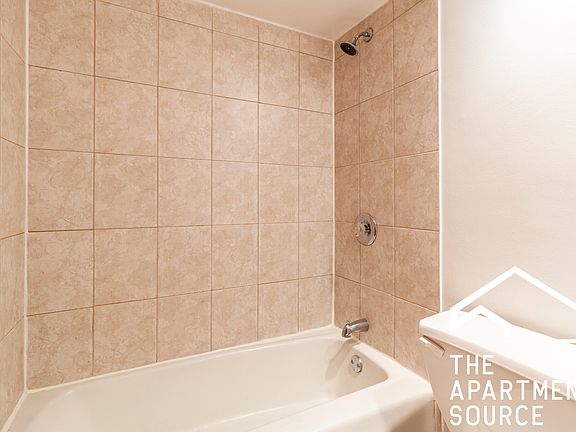 4th image of 6830 N Sheridan Rd APT 270