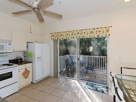 4th image of 3285 Lindsey Ln #61