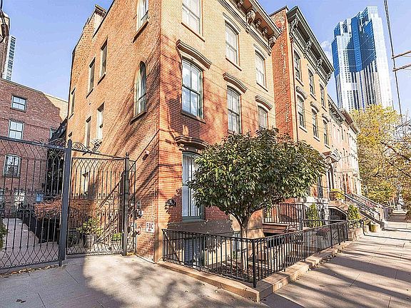 2nd image of 110 Grand St APT 4A