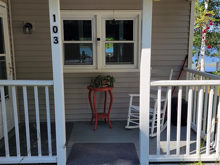 103 Lakeshore Dr — Photo 2