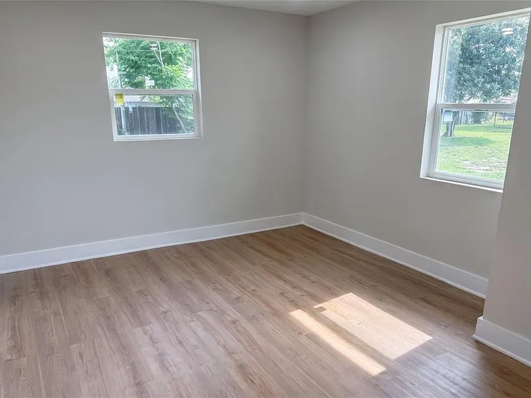 520 E Juanita St — Photo 25