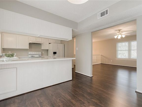 4th image of 1910 Linda Ln