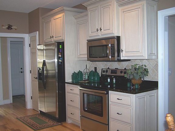 3rd image of 296 Bell Dr W