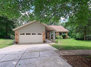 138 Hollyleaf Dr, Ballwin, MO 63021