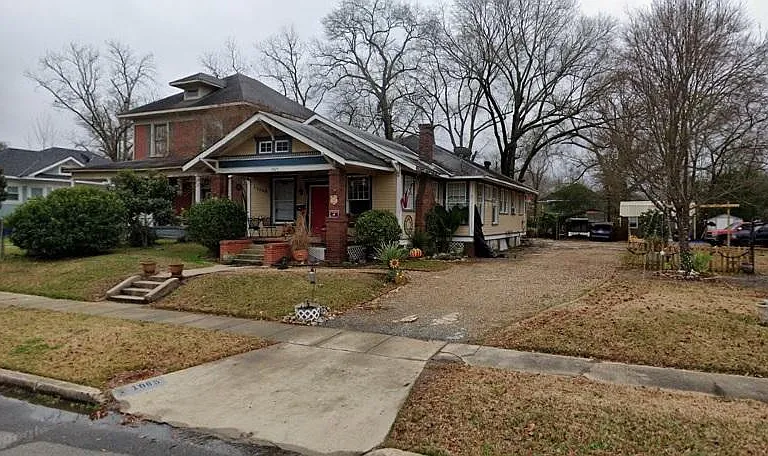 1065 Sheridan Ave — Photo 1