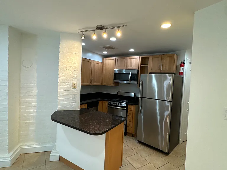 672 Maryland Ave NE #A — Photo 3