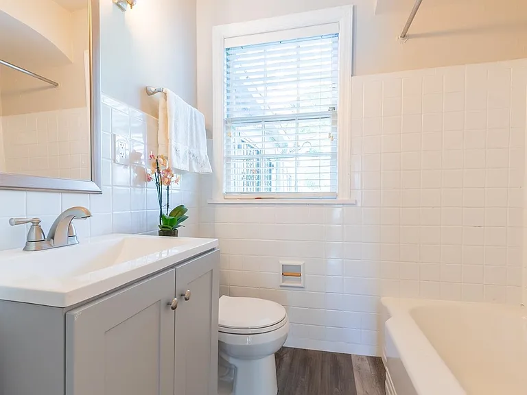 380 Holmes Cir — Photo 9