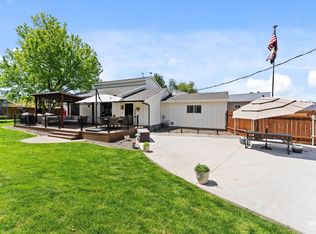 821 S Cove Ln, Nampa, ID 83686