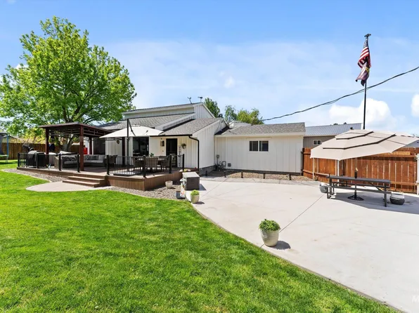 821 S Cove Ln, Nampa, ID 83686