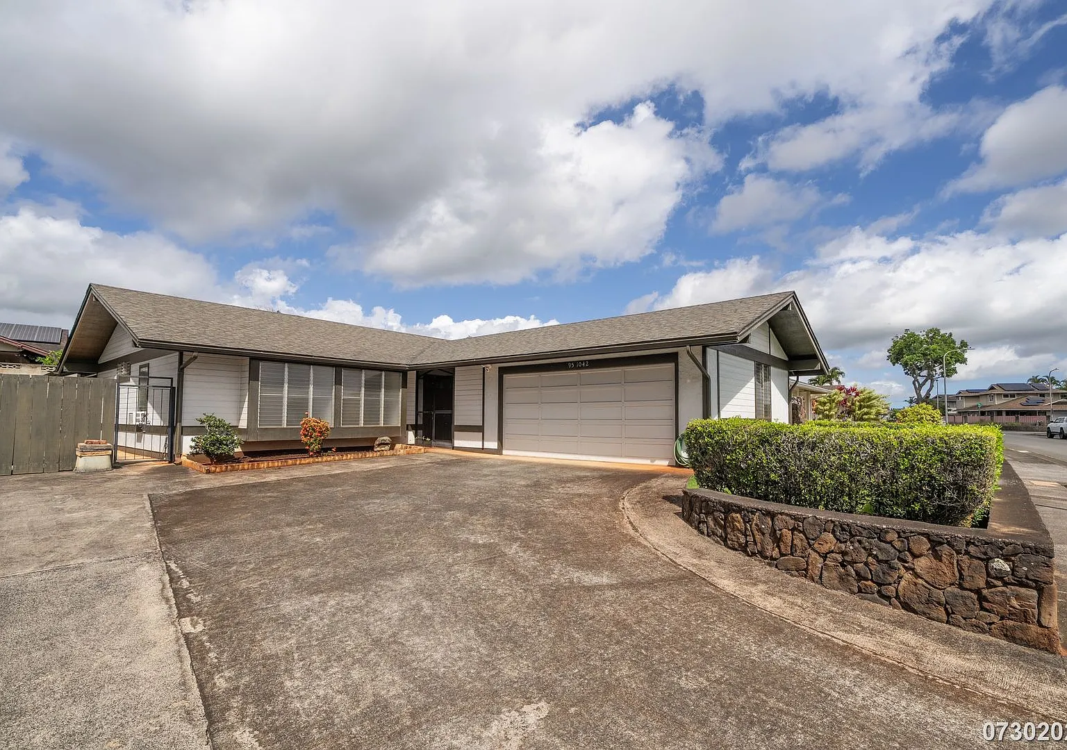 3BR/2BA/2Car Garage/Huge driveway/Privacy fence in Mililani — Photo 2