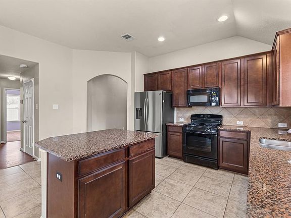 3rd image of 21474 Kings Bend Dr