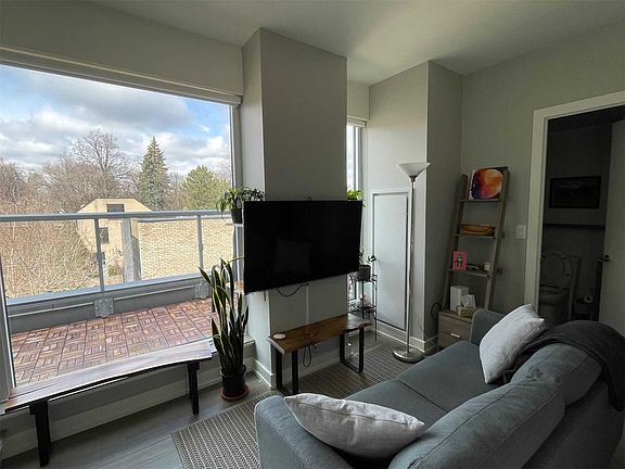 3rd image of 6 Parkwood Ave #403