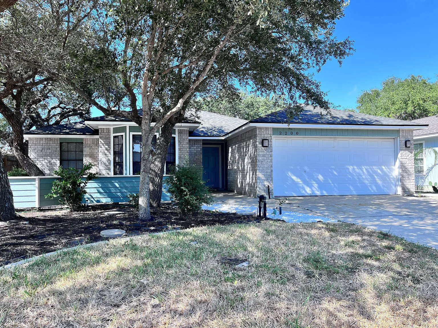3 bed, 1246 sqft, $1,900 — Photo 1