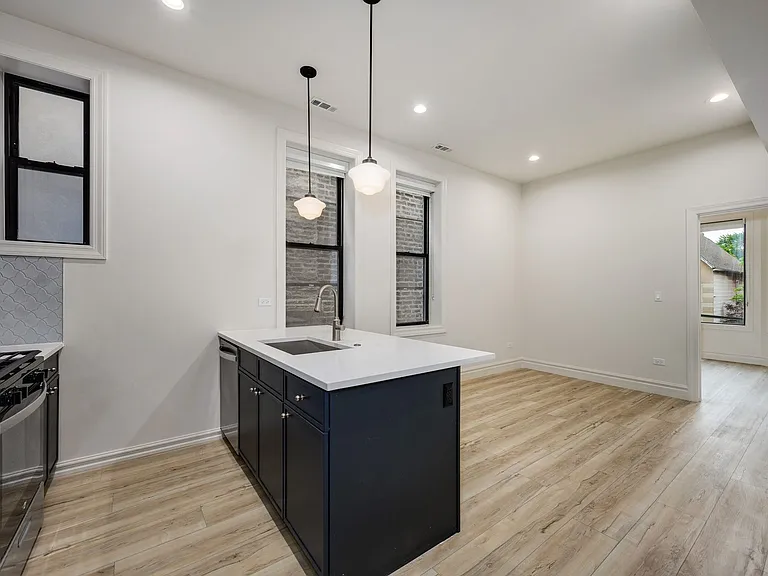 1710 W Belmont Ave #201 — Photo 4