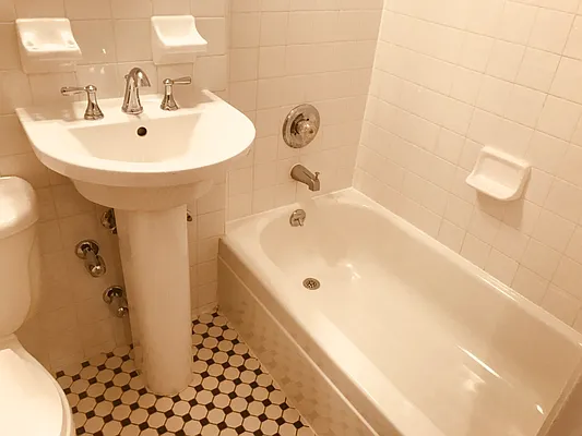 Rented by Metropolis Real Estate of Manhattan | media 9