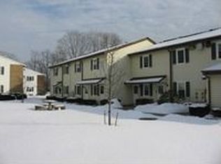 28 Suffolk Ln, East Islip, NY 11730