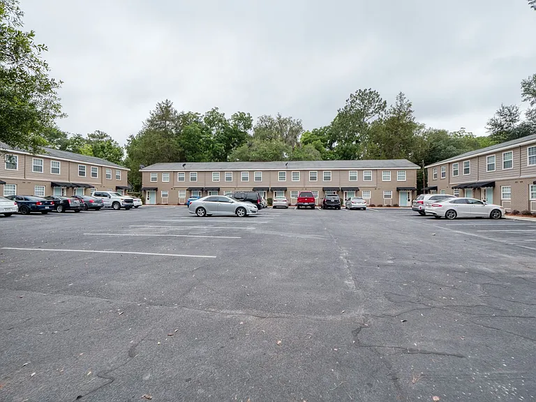 Center Town Condominiums — Photo 67