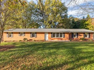 1250 Woodbrook Dr, Kernersville, NC 27284