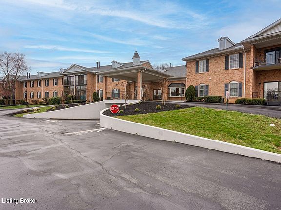 2nd image of 1612 Gardiner Ln APT 221