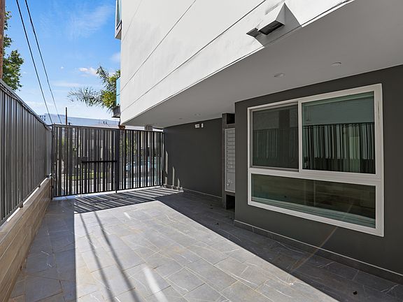 Entrance and Resident Mailbox Area