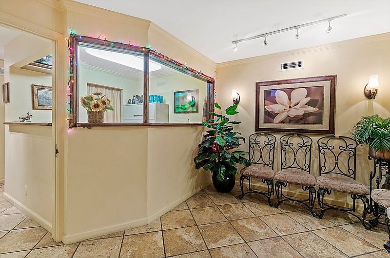 1st image of 310 Lexington Ave APT 1E