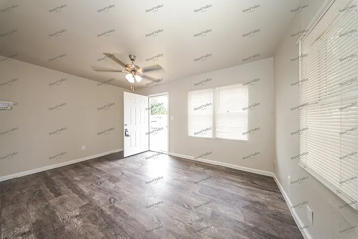 3 bed, 1.0 bath, 800 sqft, $1,045 — Photo 3