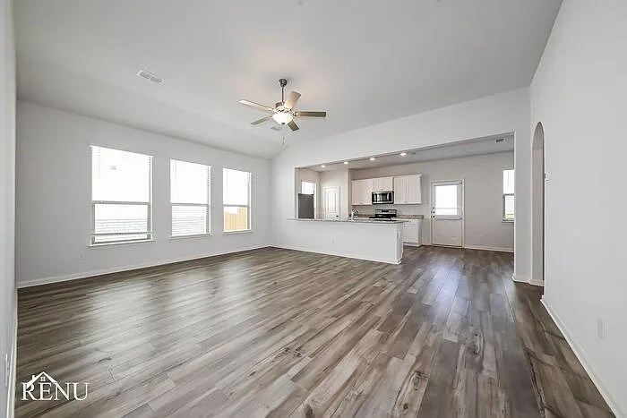 4 bed, 2.0 bath, 1803 sqft, $2,200 — Photo 4
