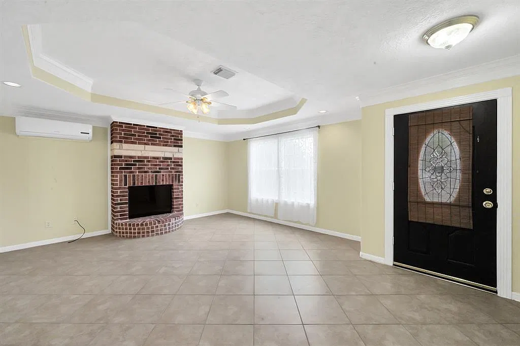 3 bed, 2.0 bath, 1710 sqft, $2,100 — Photo 4