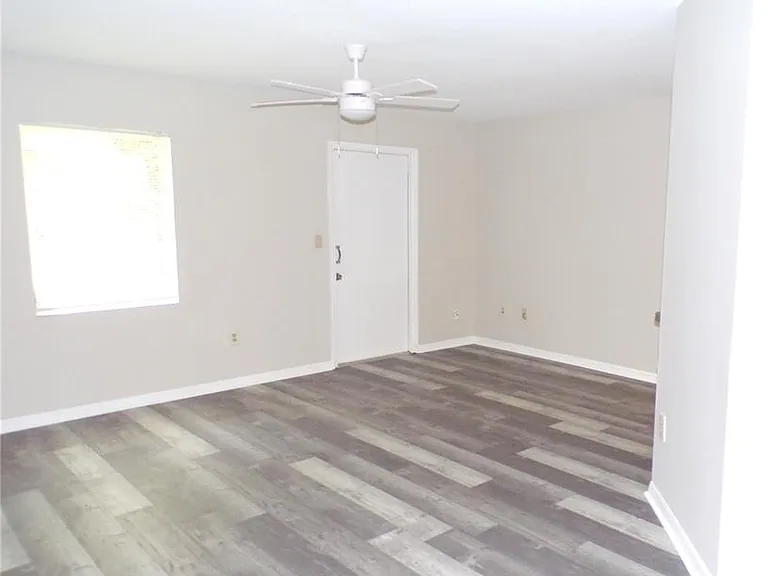 1088 Melville Rd #A — Photo 15