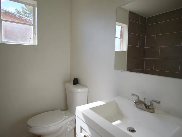 721 E Joan Pl — Photo 16