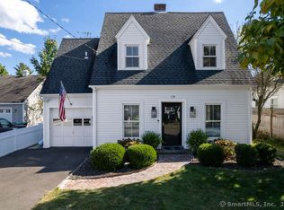18 Catalpa Ter, Darien, CT 06820