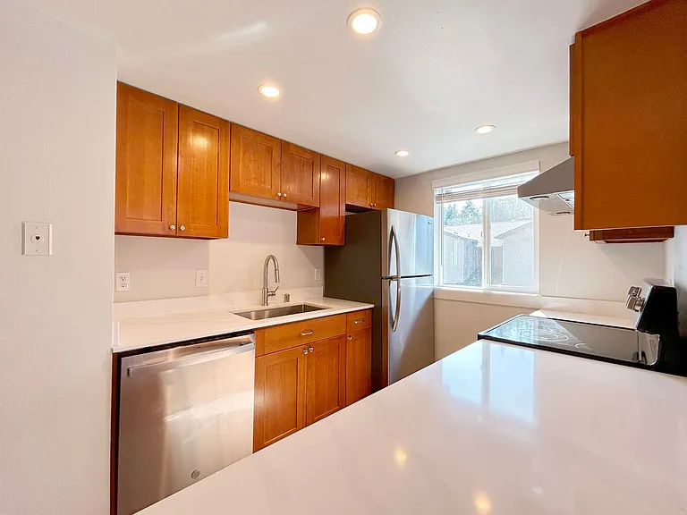 Bellefield Manor — Photo 17