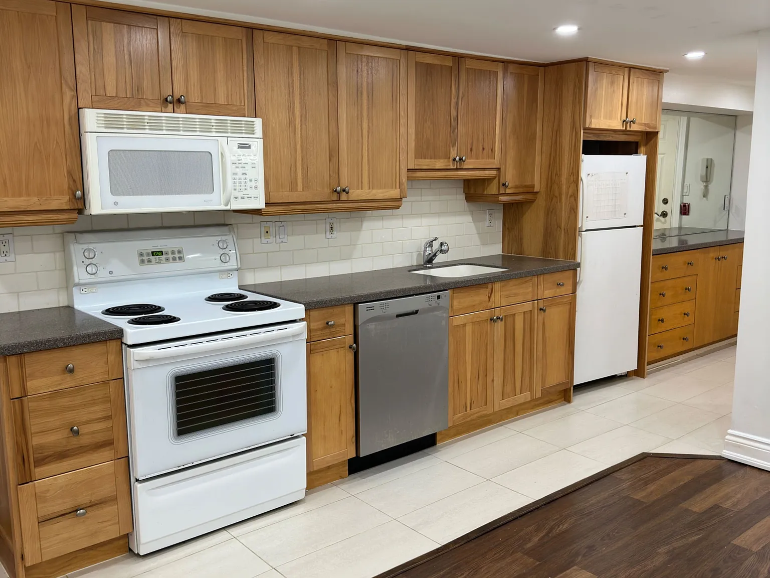 Studio, $1,520 — Photo 2