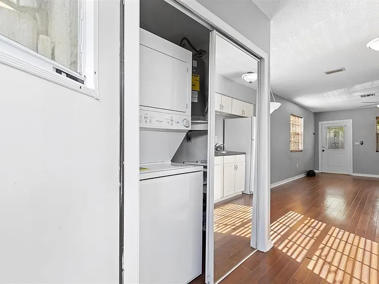 821 SW 4th St #1 — Photo 5