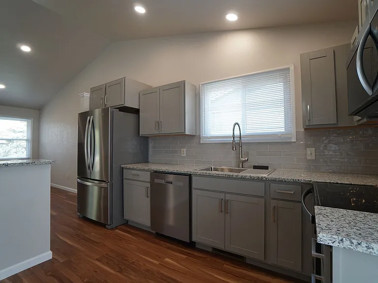 3070 Mirage Dr — Photo 10