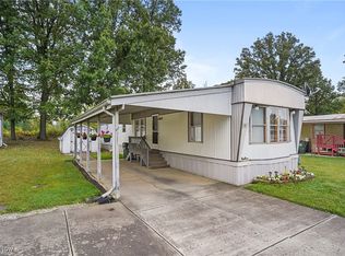 18 Boxwood Dr, Beloit, OH 44609