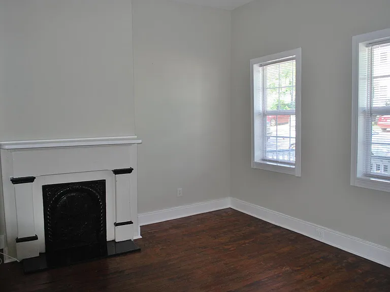 907 Norton St — Photo 6