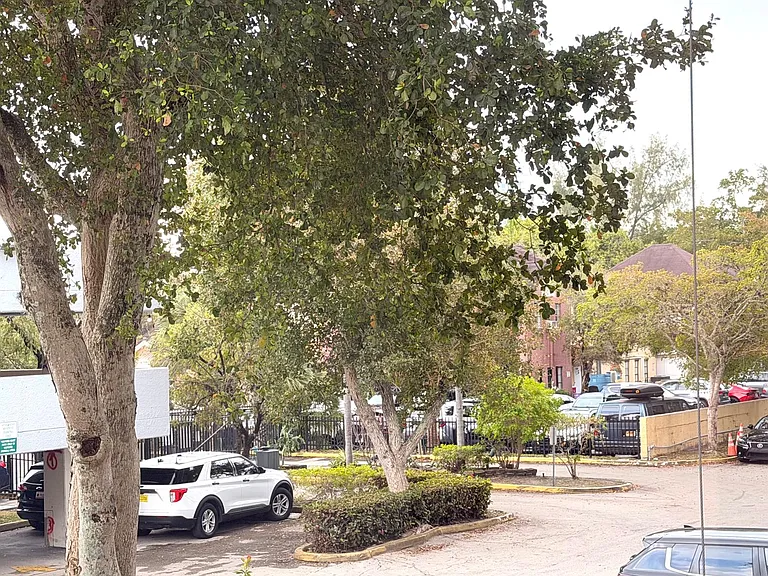 17830 W Dixie Hwy — Photo 13