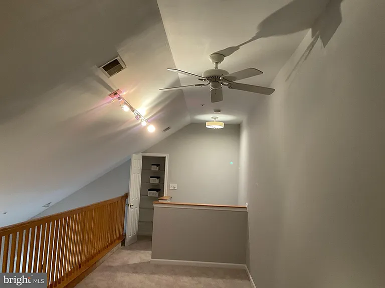 9808 Lake Pointe Ct #301 — Photo 30
