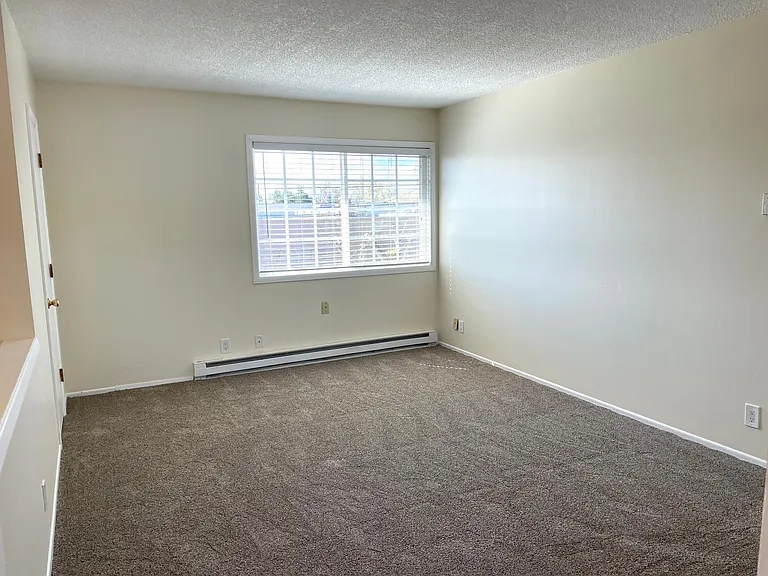 C2402 - Maple Court Apartments — Photo 54