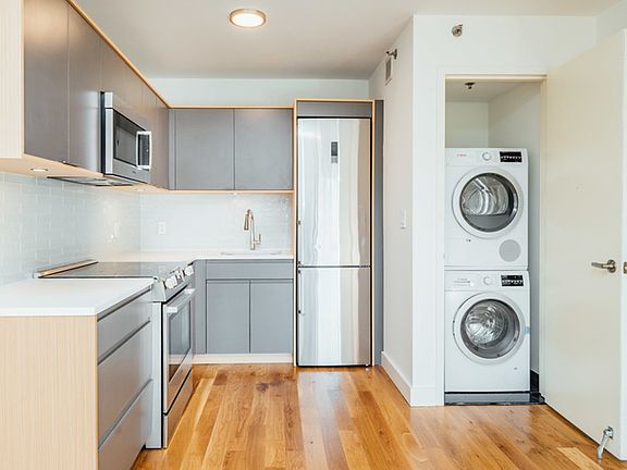 3rd image of 520 Parkside Ave #3F