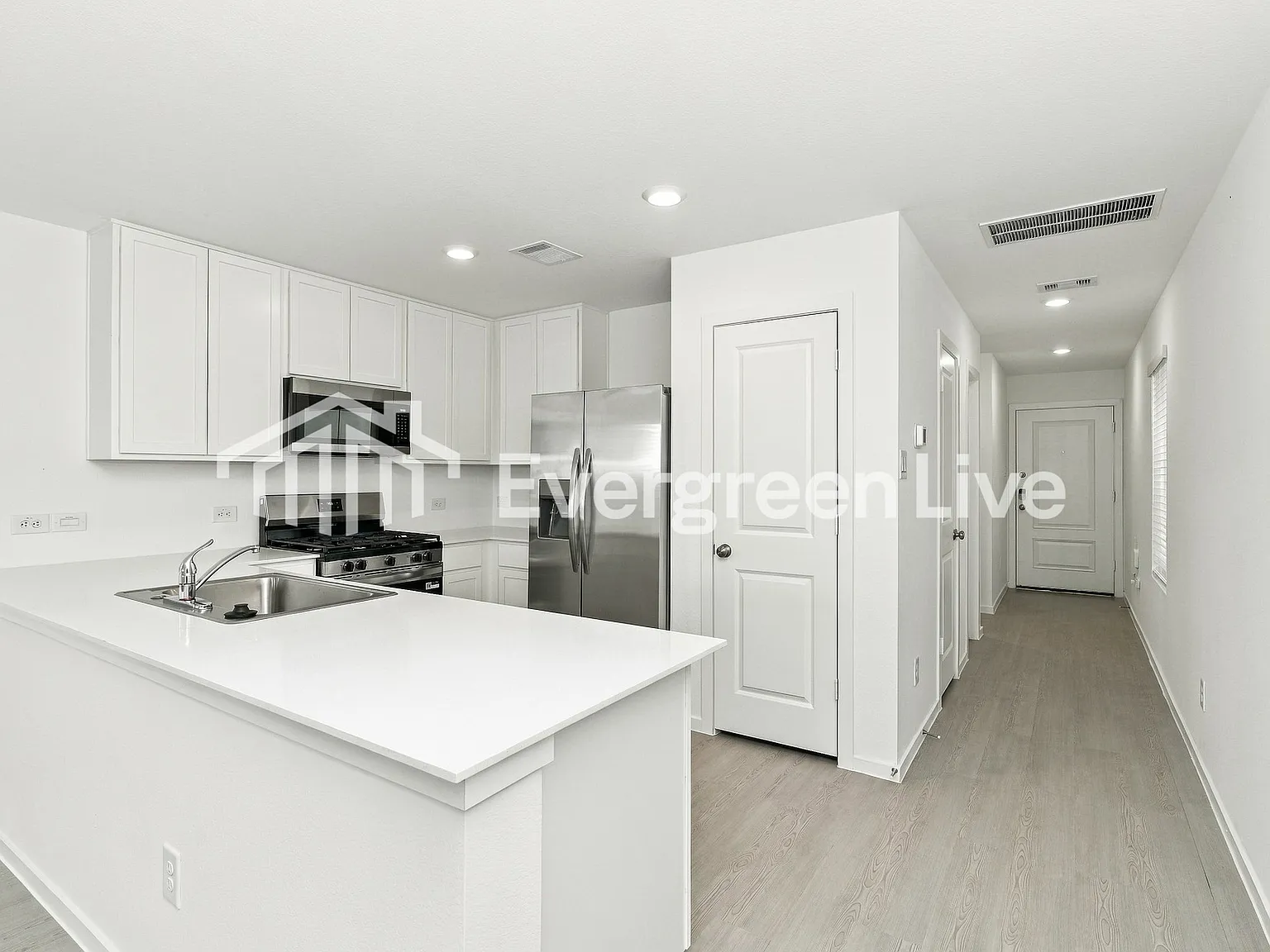 4 bed, 2.5 bath, 1535 sqft, $1,705 — Photo 3