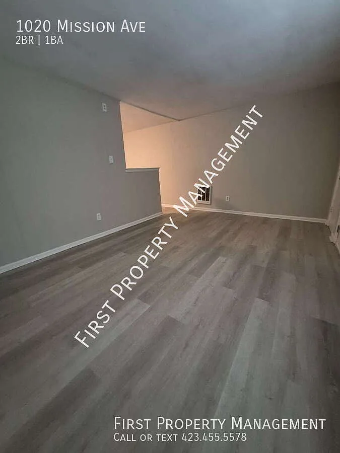 1020 Mission Ave - 2 bed 1 bath duplex unit. — Photo 4