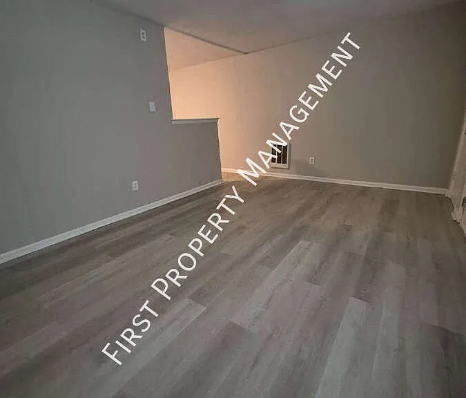1020 Mission Ave — Photo 4