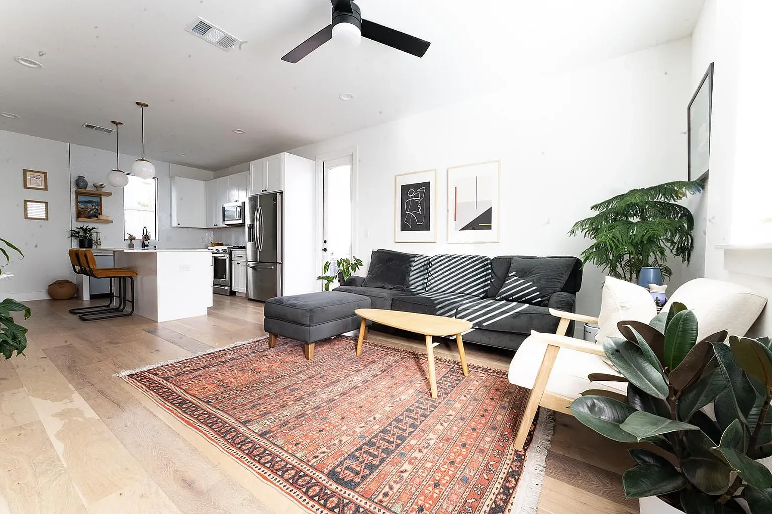 2 bed, 2.5 bath, 1219 sqft, $2,800 — Photo 3